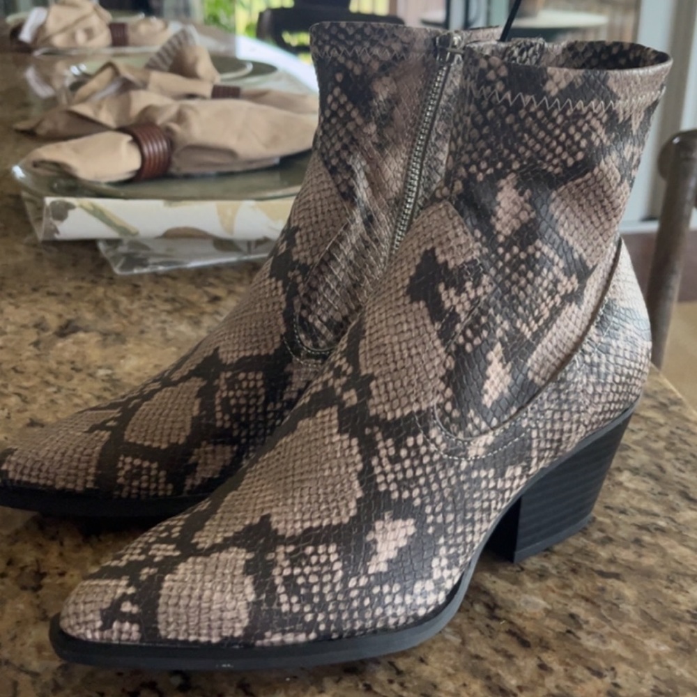 Dolce Vita Snakeskin Python Boots Modern 6.5